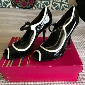 BCBGirls Rosa Heel - Size 8.5